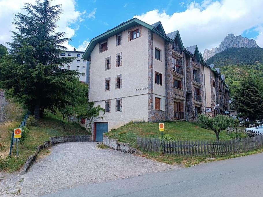 Balaitus Petfriendly - Arafita Apartamentos Sallent de Gállego Exterior photo